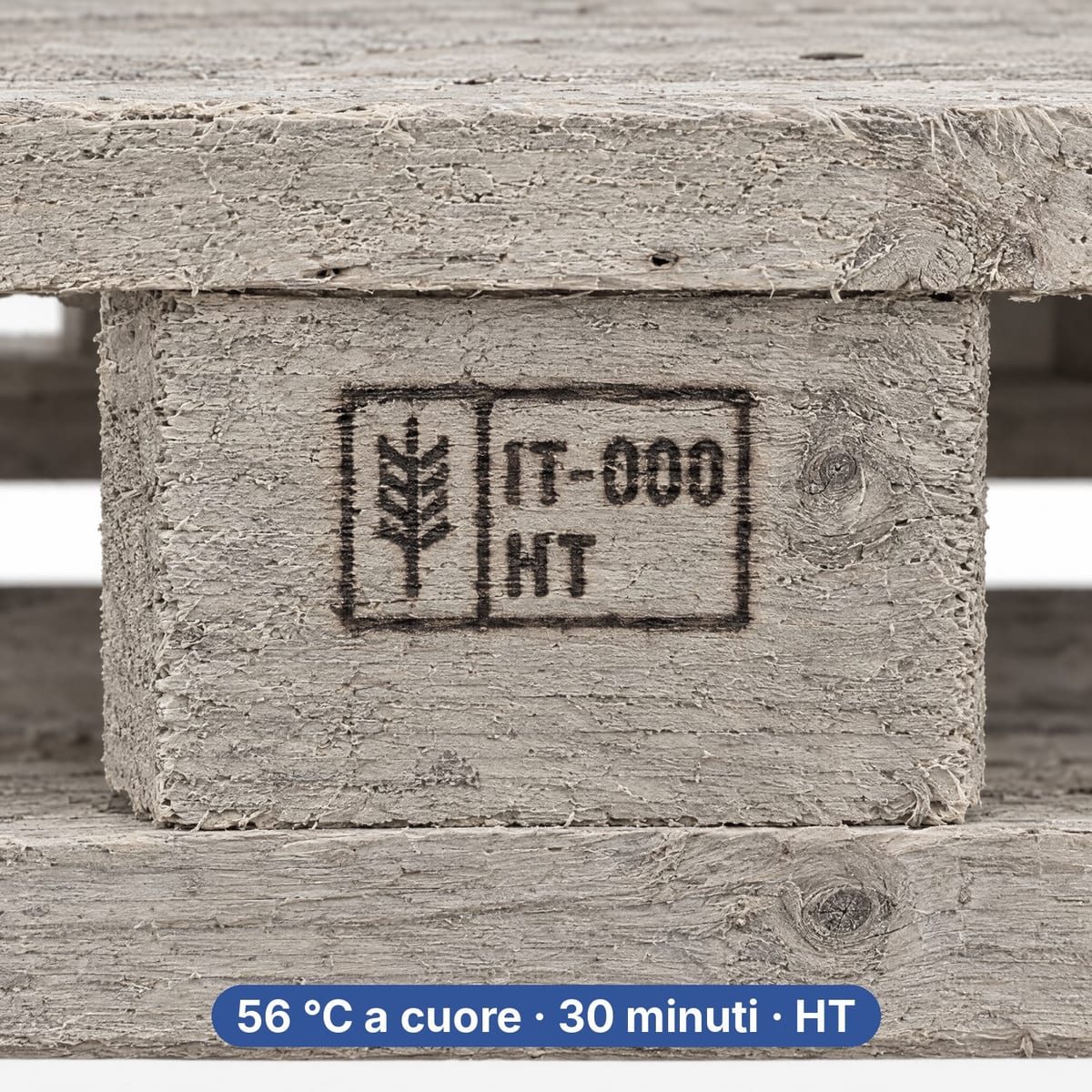 Marchio ISPM 15 con spiga IPPC, codice IT e sigla HT impresso su un blocchetto di pallet in legno