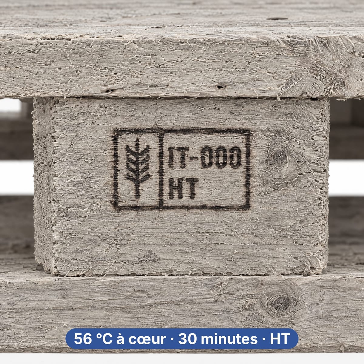 Marquage NIMP 15 avec l'épi IPPC, le code IT et le sigle HT imprimé sur un dé de palette bois