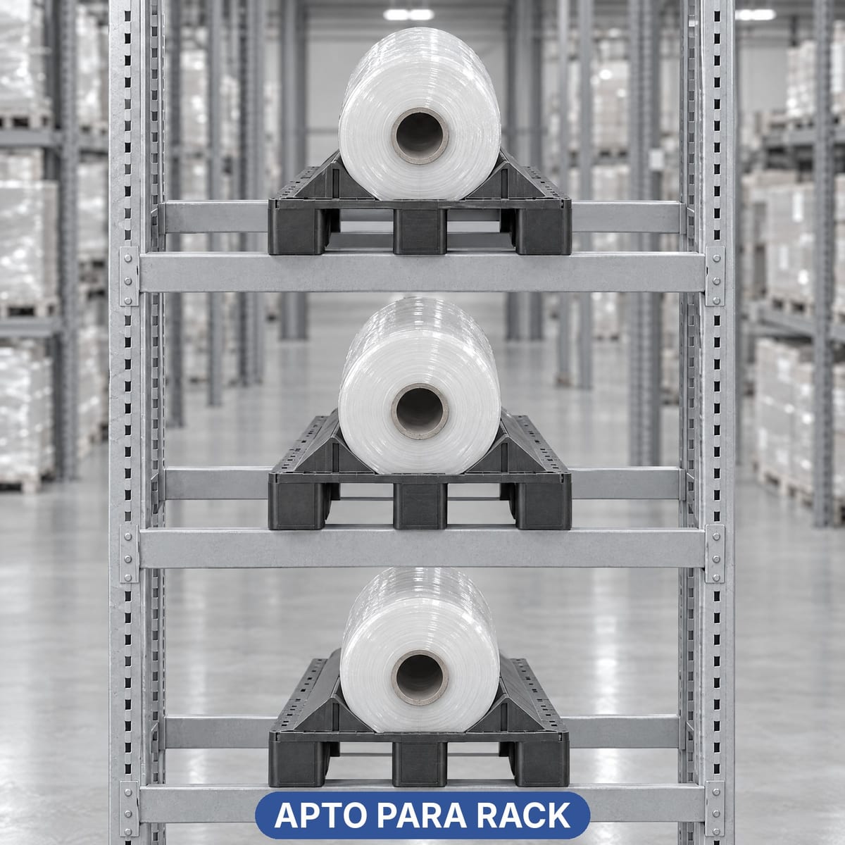Palet portabobinas ROLL RCV69 con bobina sobre los largueros de una estantería de paletización, patines a 90°